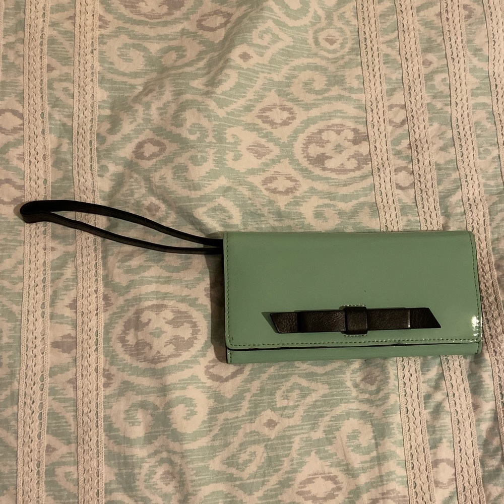 Kate Spade Chelsea Park Wristlet in Mint
